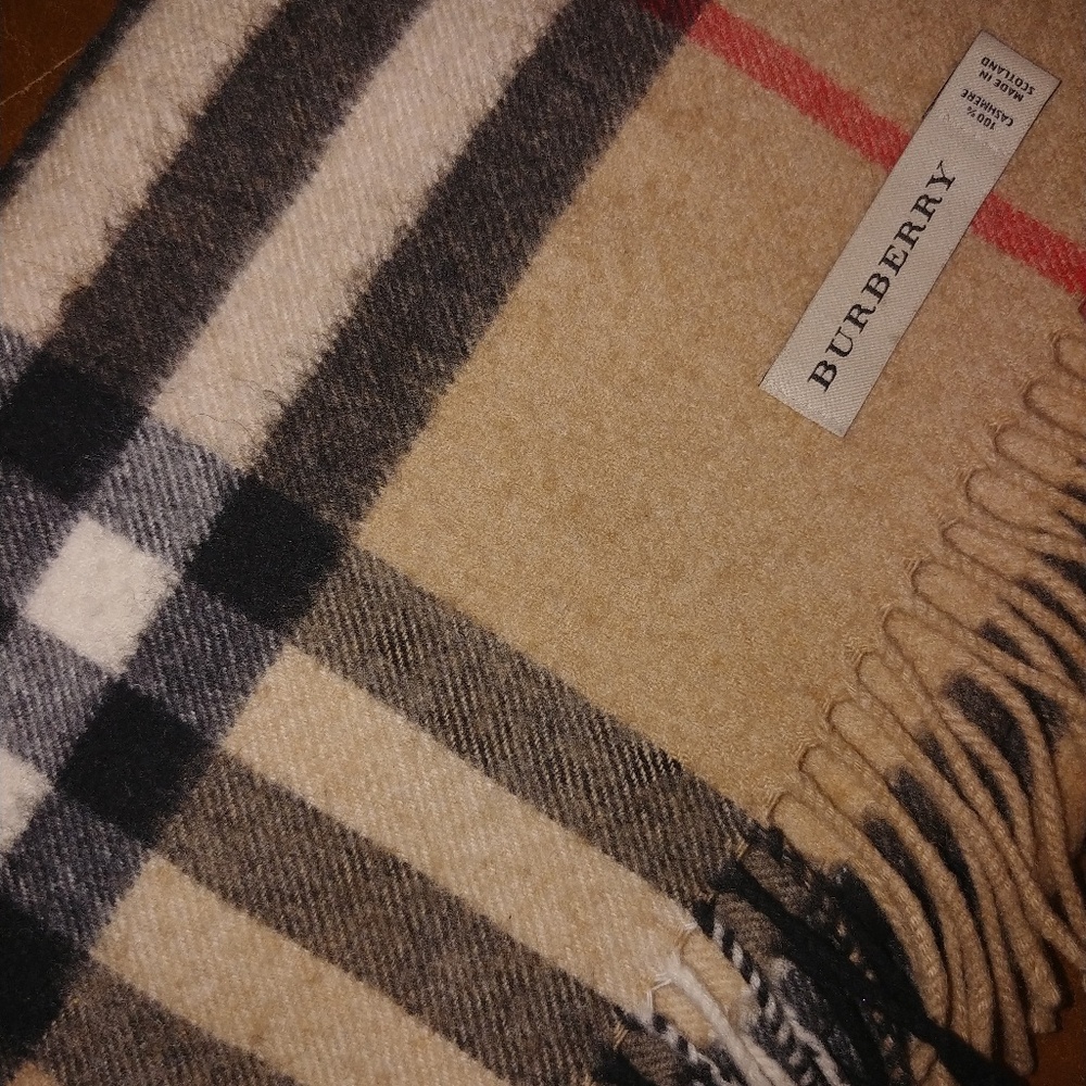 100% Cashmere Authentic Scotland Burberry Scarf